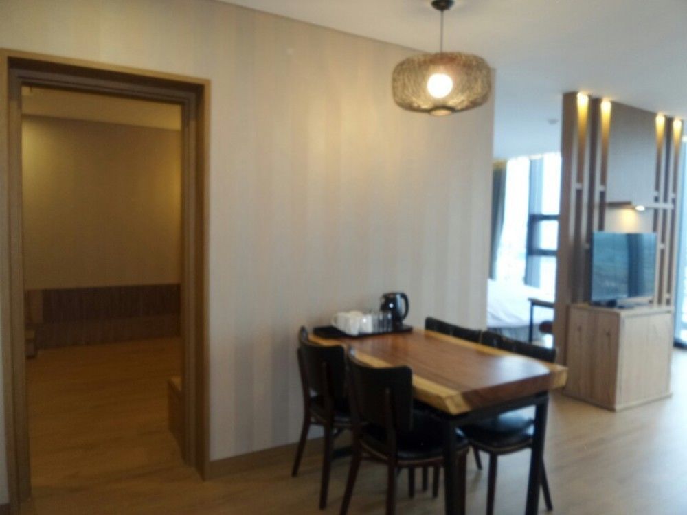 ג'ינג'ו J Square Hotel And Wedding מראה חיצוני תמונה