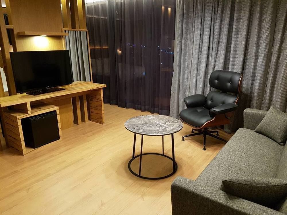 ג'ינג'ו J Square Hotel And Wedding מראה חיצוני תמונה