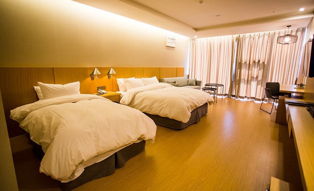 ג'ינג'ו J Square Hotel And Wedding מראה חיצוני תמונה