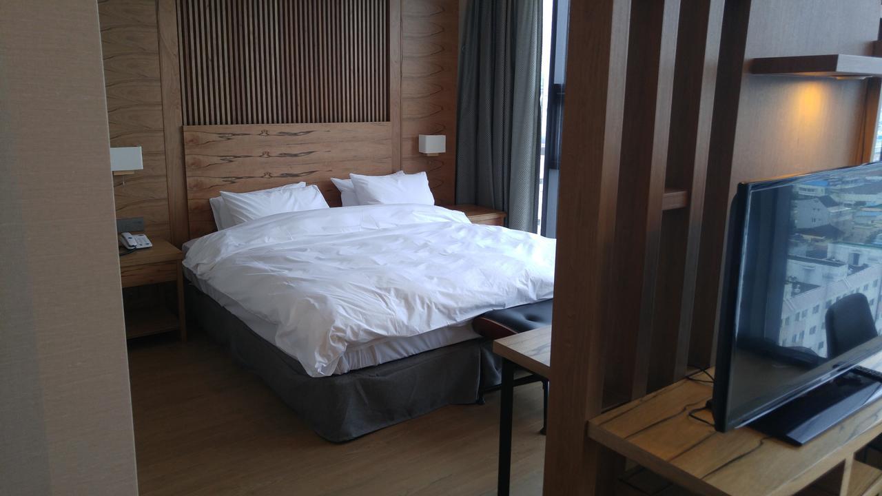 ג'ינג'ו J Square Hotel And Wedding מראה חיצוני תמונה