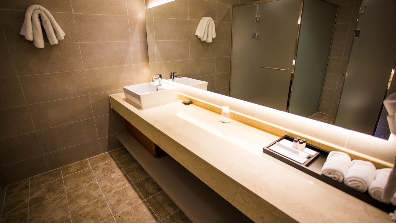 ג'ינג'ו J Square Hotel And Wedding מראה חיצוני תמונה