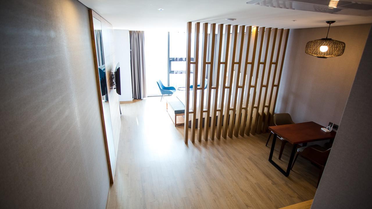 ג'ינג'ו J Square Hotel And Wedding מראה חיצוני תמונה